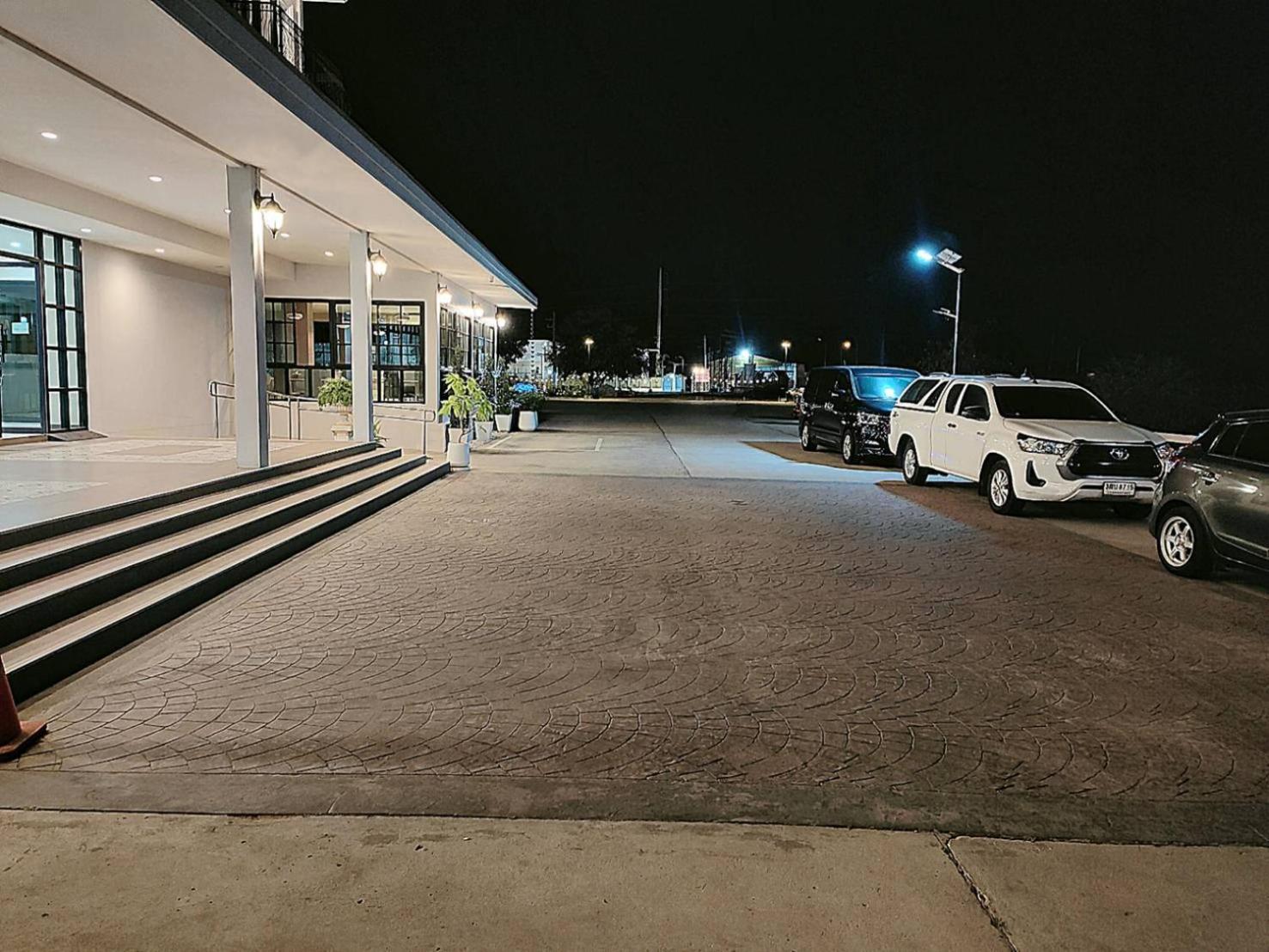 โคโค่ โฮเทล Koco Hotel Nakhonratchasima Dış mekan fotoğraf