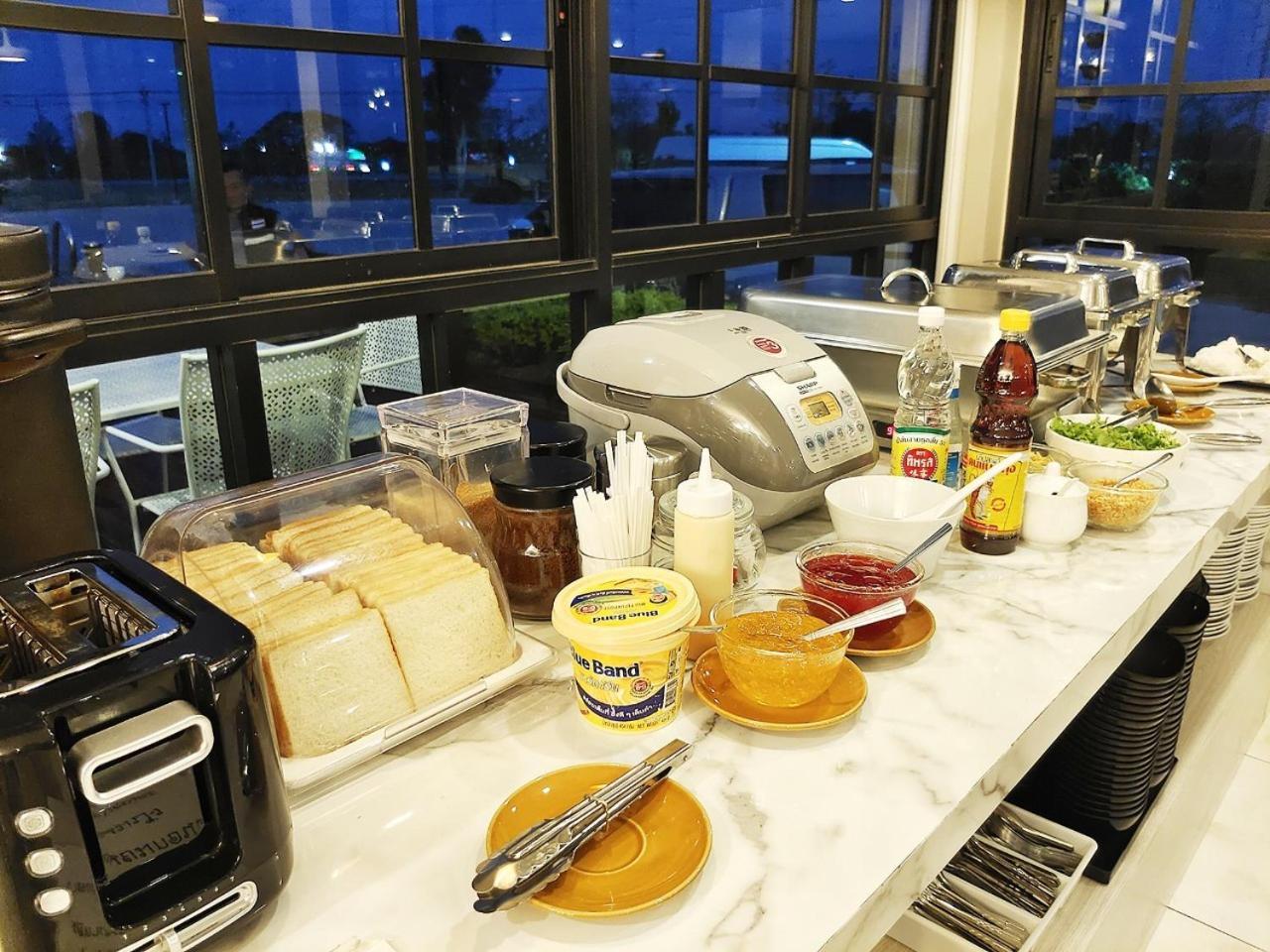 โคโค่ โฮเทล Koco Hotel Nakhonratchasima Dış mekan fotoğraf